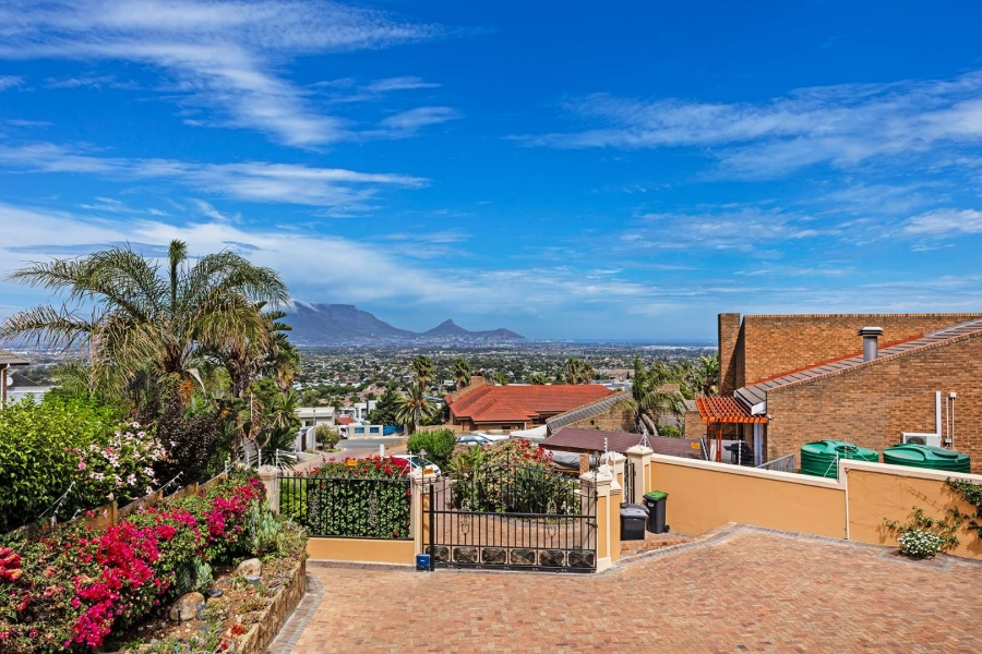 4 Bedroom Property for Sale in Plattekloof Western Cape